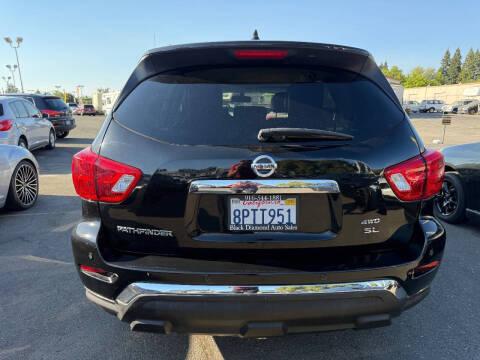 2019 Nissan Pathfinder SL
