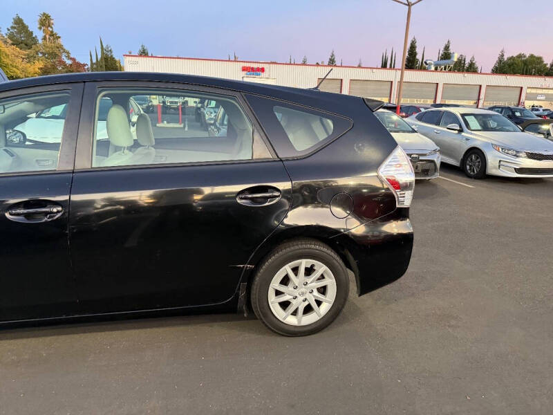 2012 Toyota Prius v Two