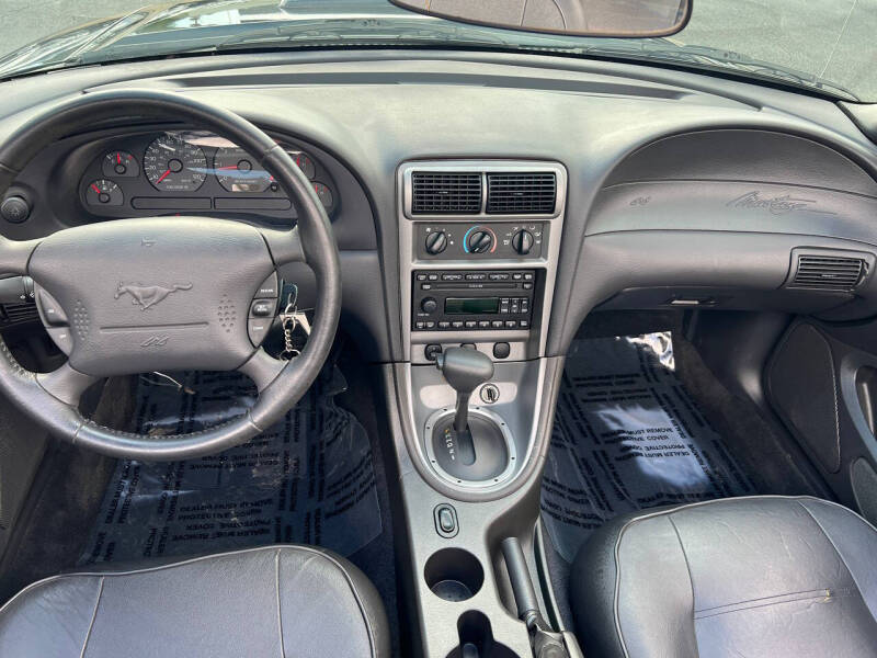 2004 Ford Mustang Deluxe