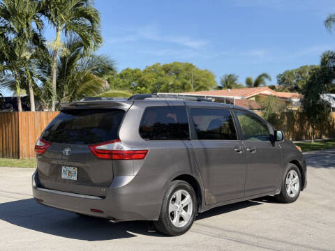 2015 Toyota Sienna LE Mobility 7-Passenger