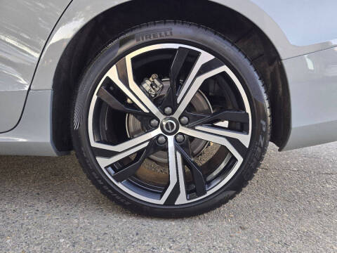 2024 Volvo S60 B5 Core Dark Theme