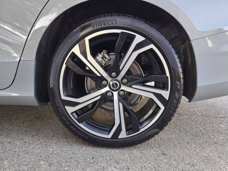 2024 Volvo S60 B5 Core Dark Theme