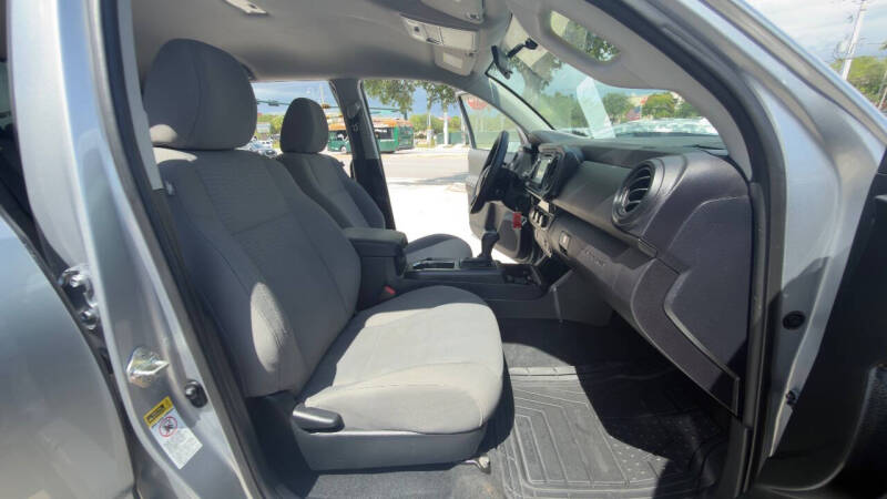 2017 Toyota Tacoma SR