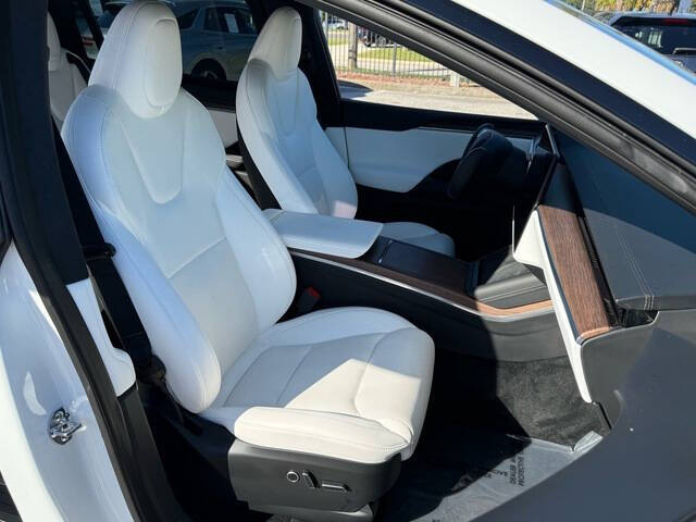 2022 Tesla Model X 22