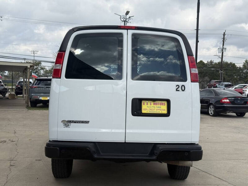 2022 Chevrolet Express 2500