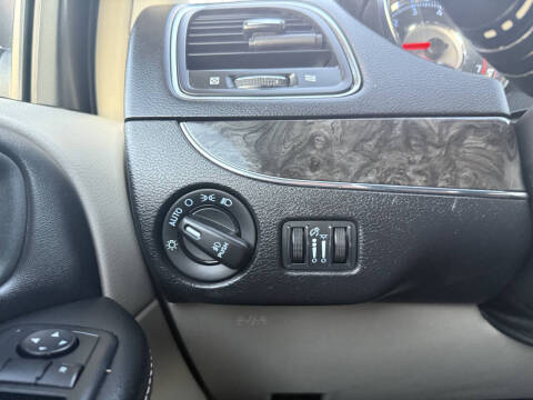 2014 Chrysler Town and Country Touring