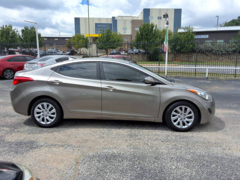 2013 Hyundai Elantra GLS photo 2