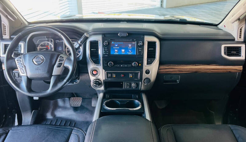 2017 Nissan Titan SL