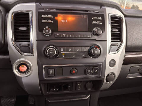 2017 Nissan Titan SV