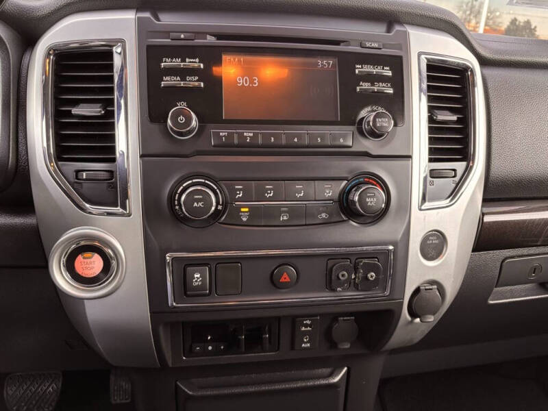 2017 Nissan Titan SV