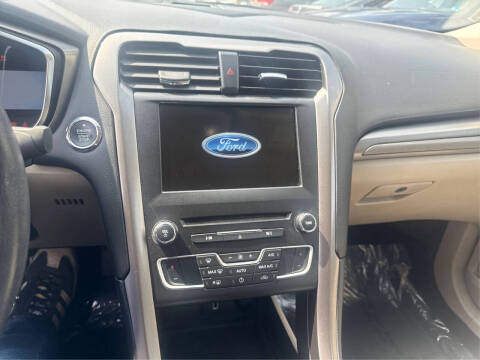2017 Ford Fusion SE