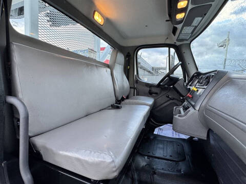 2019 Freightliner M2 106
