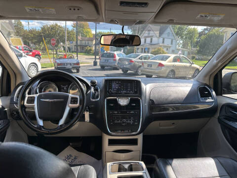 2015 Chrysler Town and Country Touring