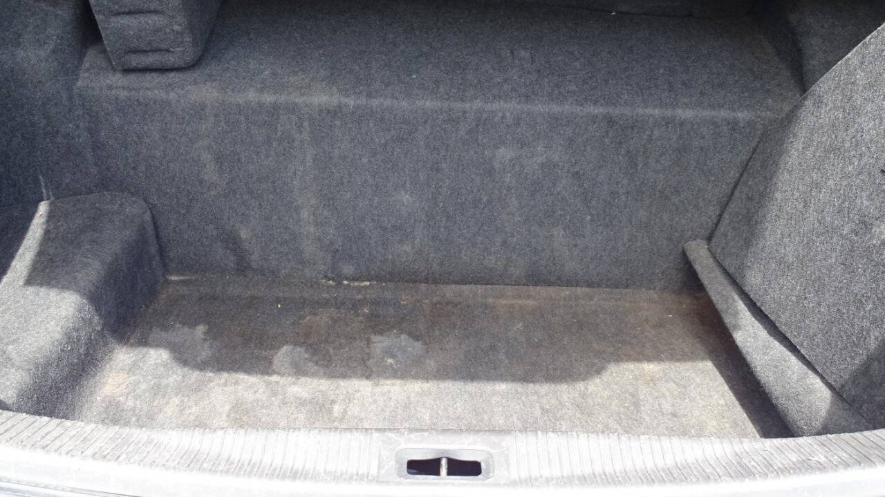 2004 Lincoln Town Car 35
