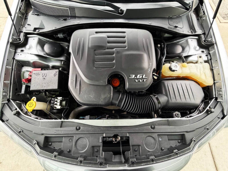 2017 Chrysler 300 C Platinum