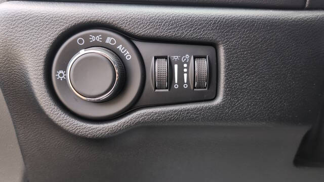 2026 Chrysler Voyager LX
