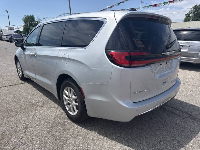 2023 Chrysler Pacifica Touring