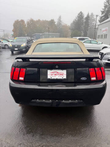 2004 Ford Mustang Deluxe