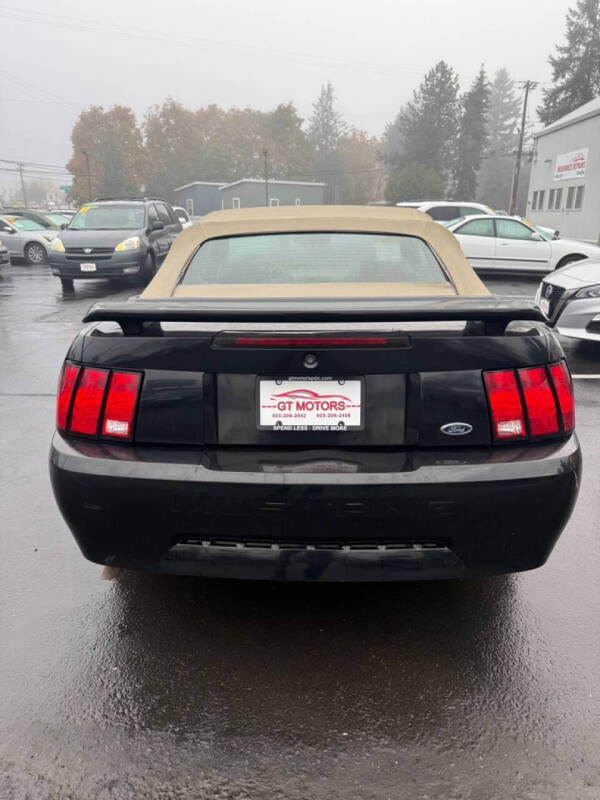 2004 Ford Mustang Deluxe