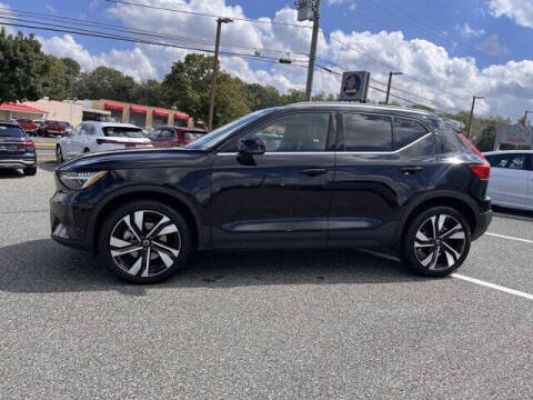 2025 Volvo XC40 B5 Plus Bright Theme