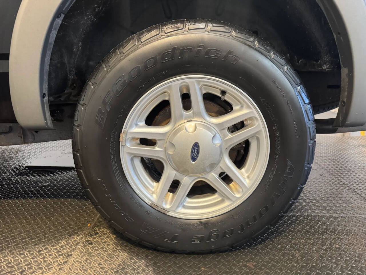 2002 Ford Explorer XLS 4dr XLS 4WD SUV 29