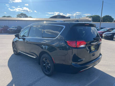 2017 Chrysler Pacifica Touring-L Plus