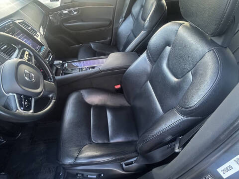 2016 Volvo XC90 T6 Momentum