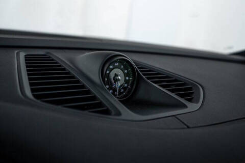 2025 Porsche Macan 4S Electric