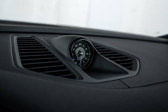 2025 Porsche Macan 4S Electric