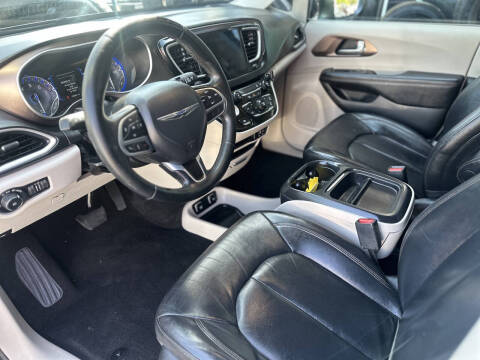 2017 Chrysler Pacifica Touring-L