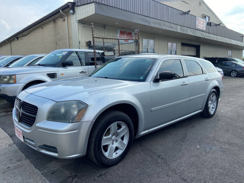 2005 Dodge Magnum for sale at Six Brothers Mega Lot in Youngstown OH