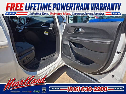 2027 Chrysler Pacifica Select