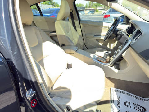2015 Volvo S60 T5 Drive-E Platinum