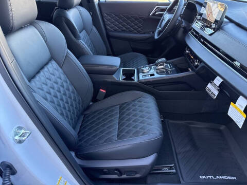 2025 Mitsubishi Outlander PHEV SEL
