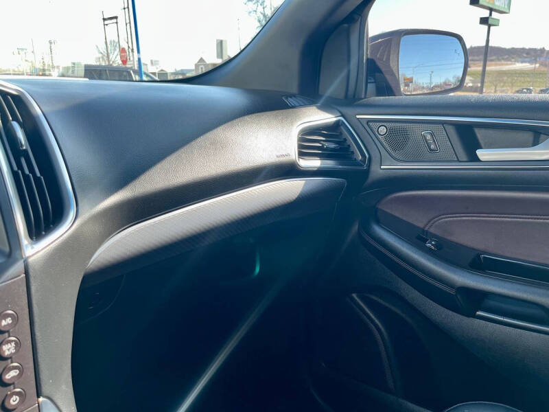 2020 Ford Edge Titanium