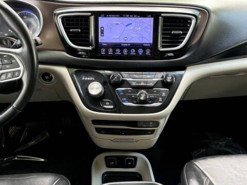 2017 Chrysler Pacifica Touring-L Plus