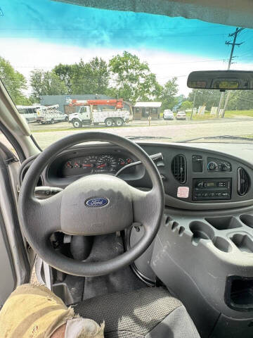 2004 Ford E-Series