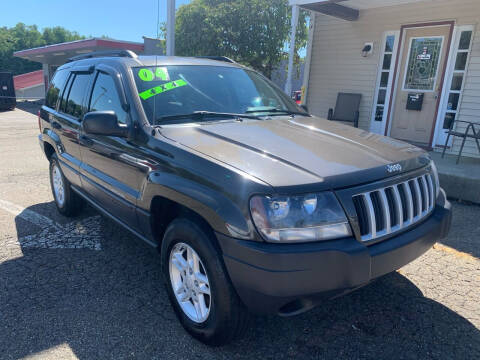 2004 Jeep Grand Cherokee for sale at G & G Auto Sales in Steubenville OH