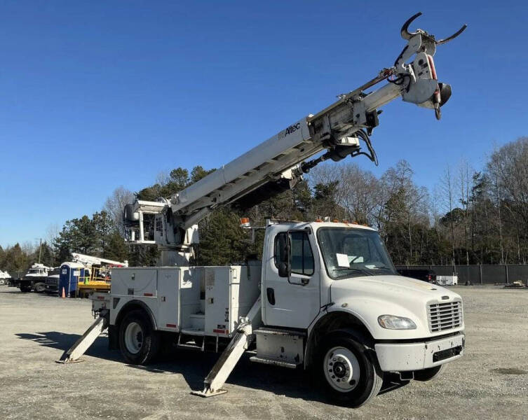 2019 Freightliner M2 106