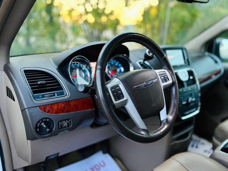 2016 Chrysler Town and Country Touring