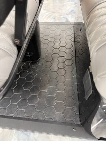 2024 E-Z-GO Express L6