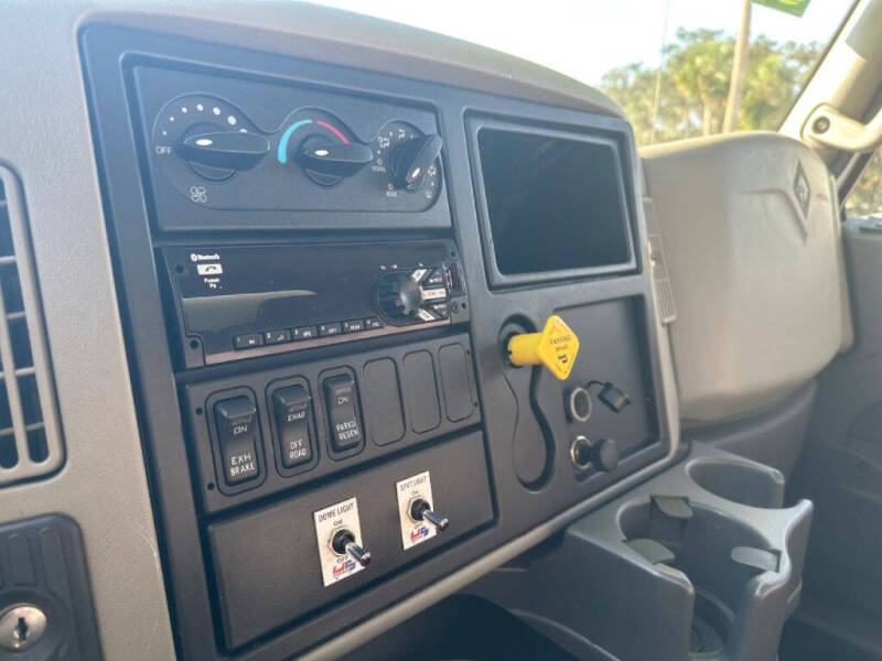 2018 International DuraStar 4300