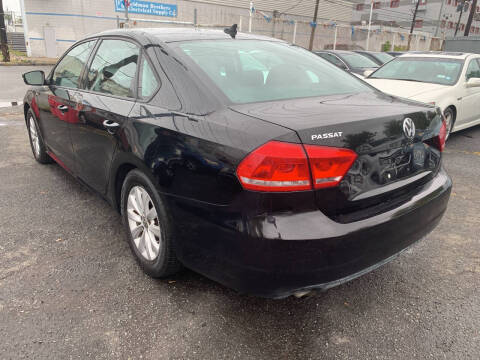 2014 Volkswagen Passat 1.8T Wolfsburg Edition PZEV