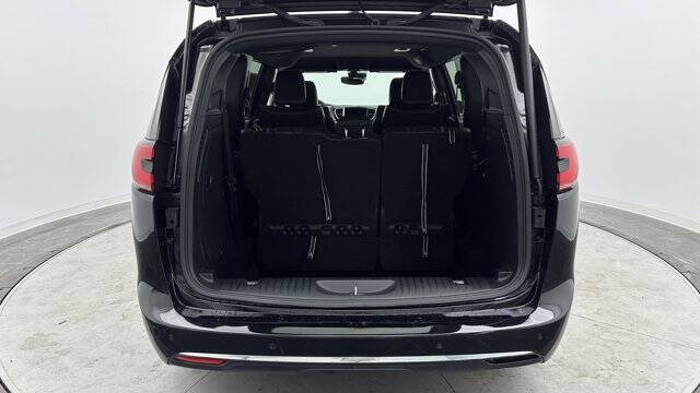 2025 Chrysler Pacifica Plug-In Hybrid