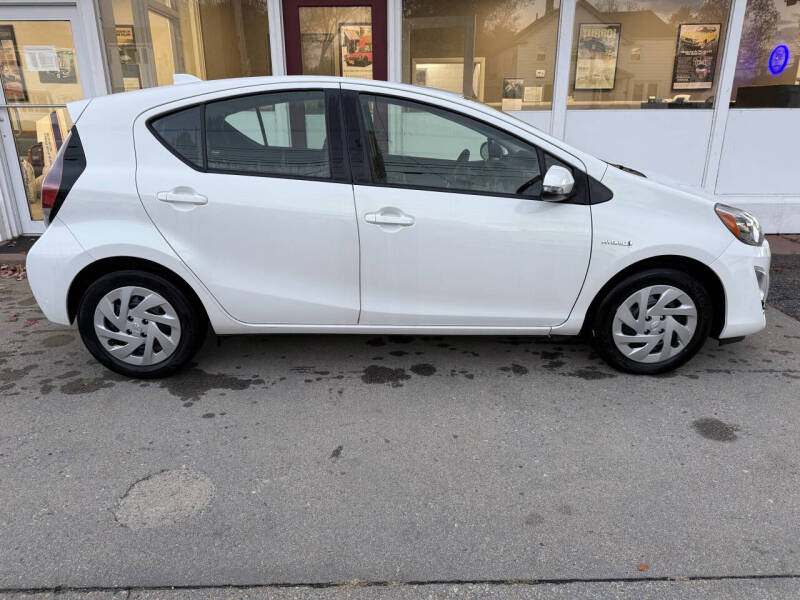 2016 Toyota Prius c Three