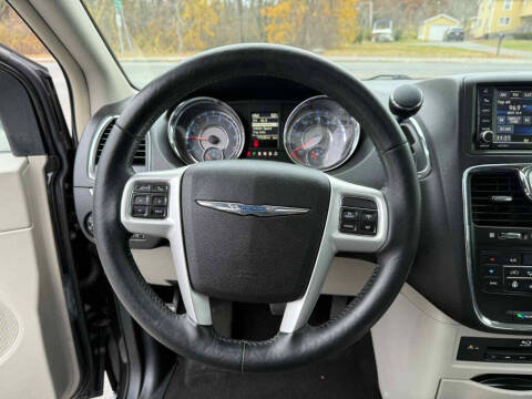 2016 Chrysler Town and Country Touring-L