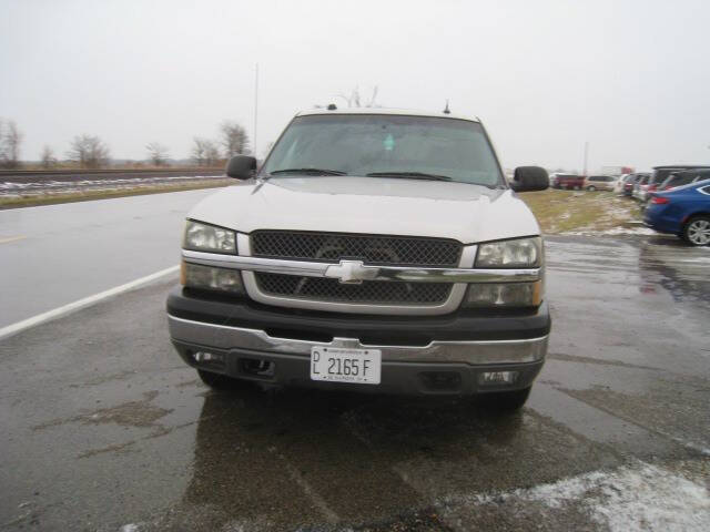 2004 Chevrolet Avalanche Base photo 2