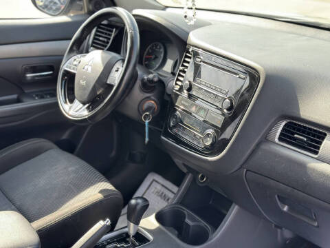 2016 Mitsubishi Outlander ES