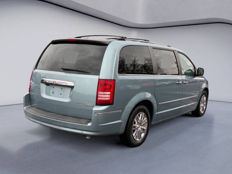 2010 Chrysler Town and Country Limited