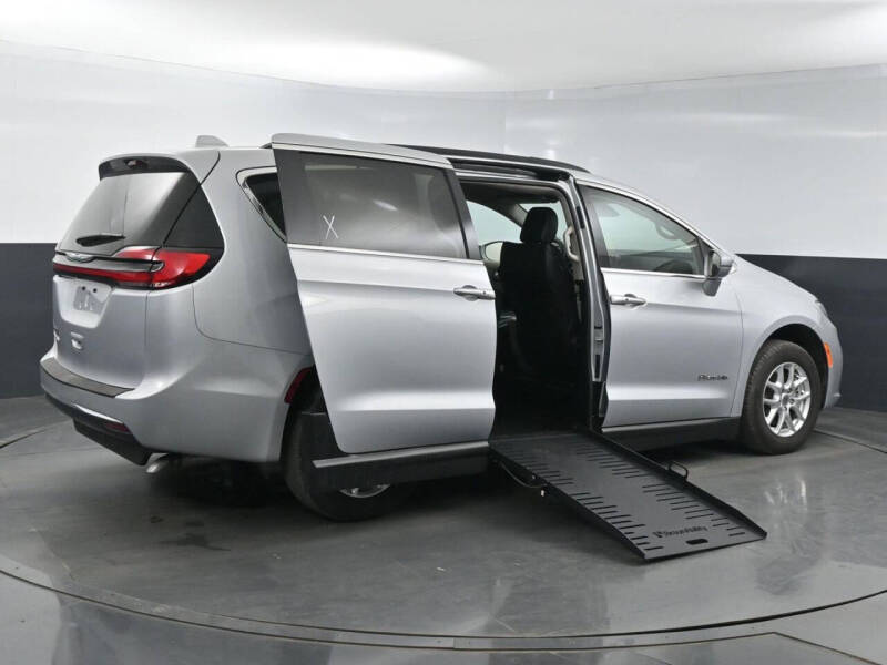 2022 Chrysler Pacifica Touring L